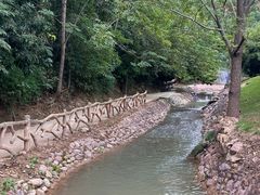 -十万大山布透温泉