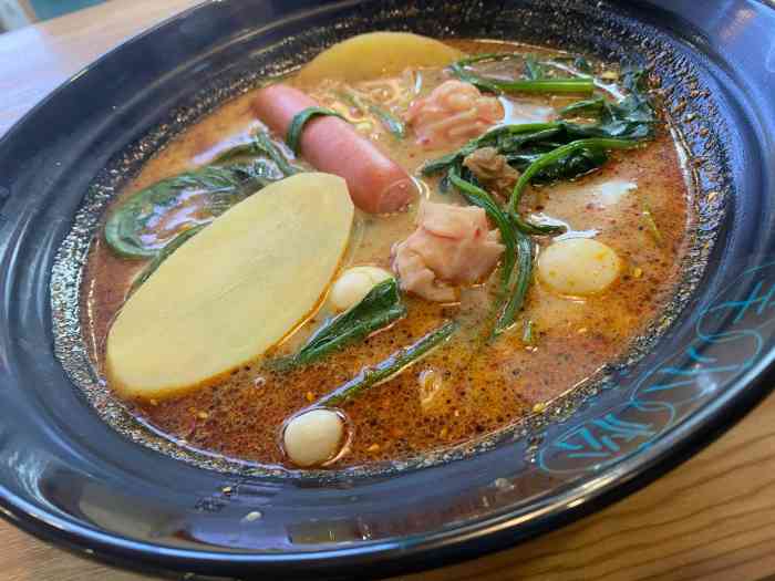 芊小松麻辣烫(印象济南店)-"口味不错,价格优惠份量实在,三个人点了一