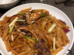 干炒牛河-汤城小厨•粤菜•靓汤(苏州街店)