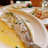 5菜1汤1份主食3个女孩正好，还送了我们一碟桂花糕