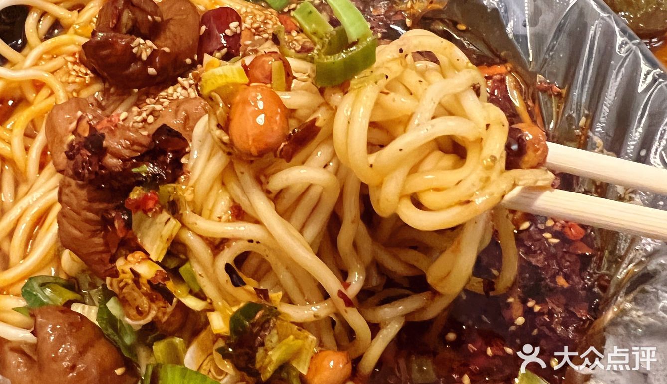 济南小纬北路美食街！永和面馆肥肠面绝绝子！