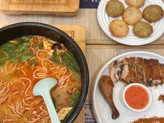 -花馬肆.云南过桥米线(汉神购物广场现场熬汤店)