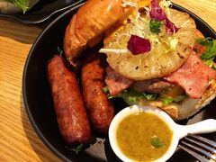 牛肉菠萝芝心汉堡-龙治汉堡(中华城店)