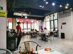 大堂-凤凰路何眼镜香辣蟹(花果园店)