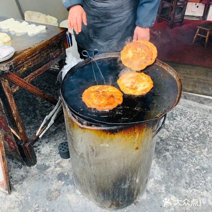 花鸟市场大肉饼油锅图片