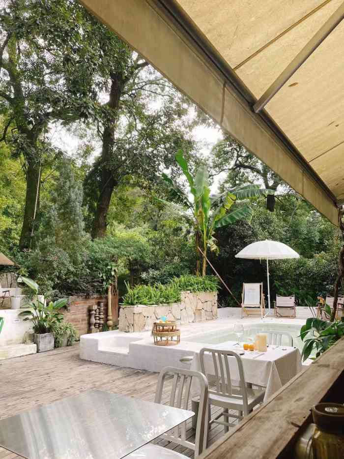 弥鹿·露营主题花园餐厅(西湖灵隐景区店)-"[薄荷]环境: 来过不止一次