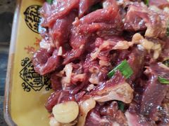 -黄利砖万峰林布依特色酸笋牛肉馆