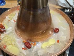 -果松木炭酸菜铜火锅·外婆参鸡汤