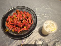-肥肥虾庄·金牌油焖大虾(汉街总部国际店)