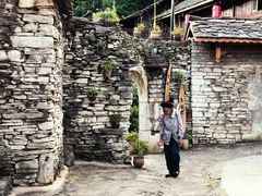 -高荡千年布依古寨旅游景区