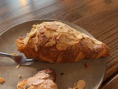 杏仁牛角包-Wagas沃歌斯(北京君太百货店)