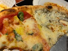 玛格丽特VS黑松露-Primo·丽莫意大利窑烤披萨