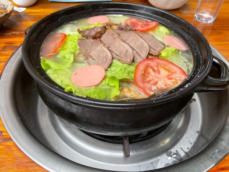 李记砂锅荤豆花-"第一次去吃是在两年前 十五块钱一位 现在.