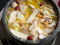-南渝食府.墨脱石锅松茸鸡