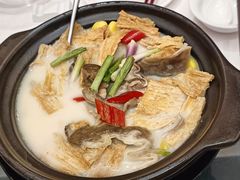 支竹猪肚煲-金华安大酒楼·老牌潮菜·粤式茶点(东方国际店)