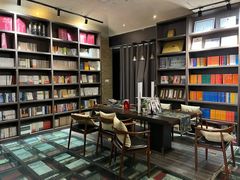 -钟书阁(松江泰晤士小镇店)