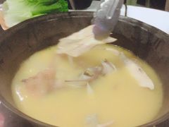 -鲜入围煮花胶鸡海鲜火锅