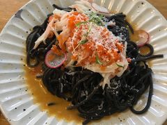阿拉斯加蟹肉配海胆酱墨鱼汁意面-CHILLAX轻乐时(侨建·Hi City店)