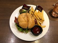 -拉亚汉堡经典餐厅(商城路店)