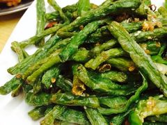 干煸豆角-老钟家烤羊排·敦伊阁清真餐厅胡羊焖饼