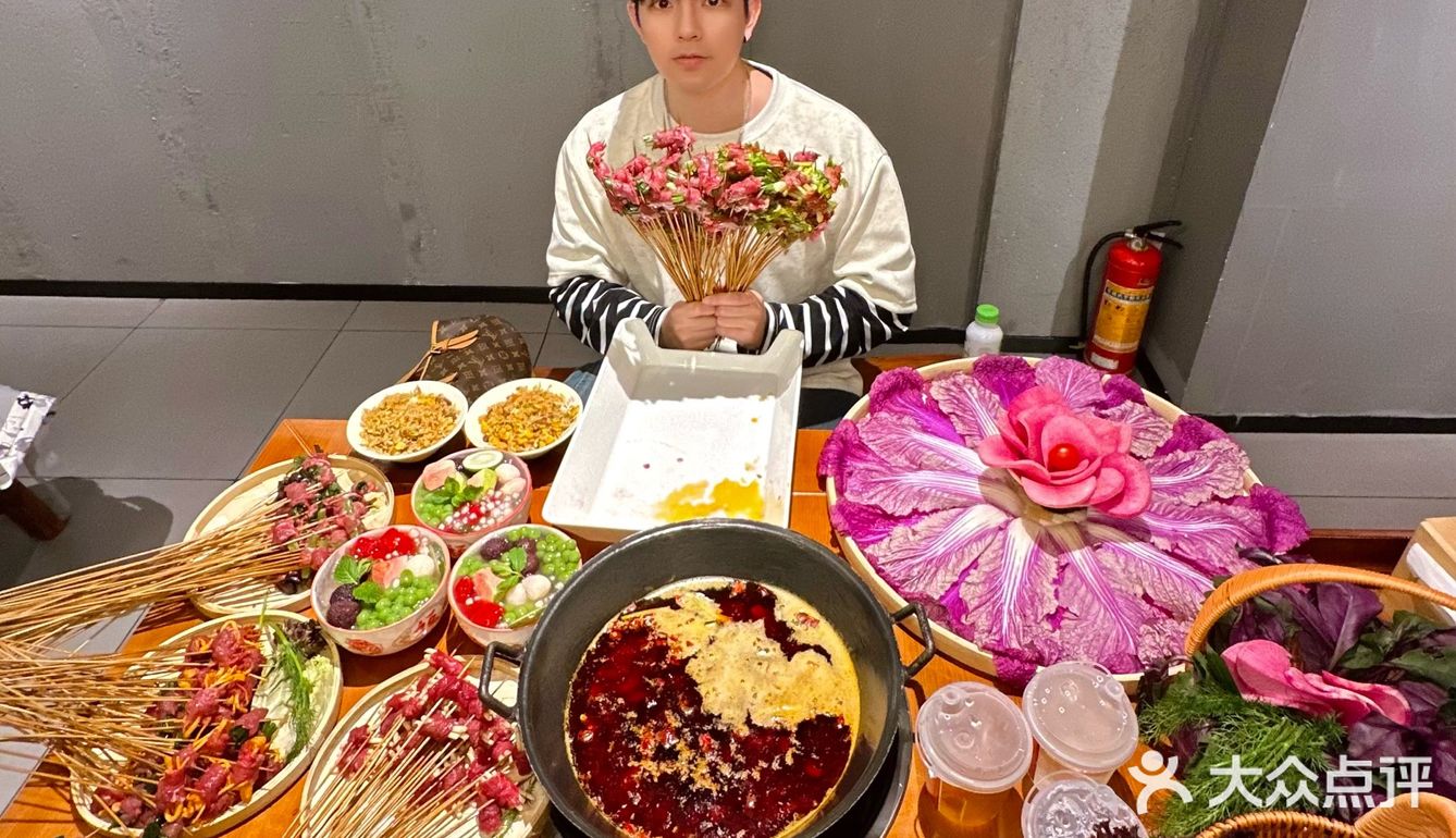 山野系火锅全牛串串自助！ 有搭子一起实现牛肉自由吗