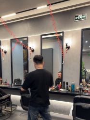 -老肖男士理发店