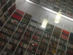 -钟书阁(松江泰晤士小镇店)