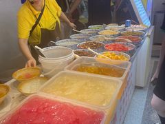 自助取餐区-八一路好吃街