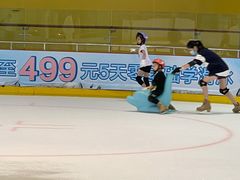 -成都冰纷万象滑冰场