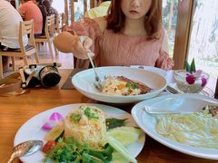 -Chom Cafe and Restaurant