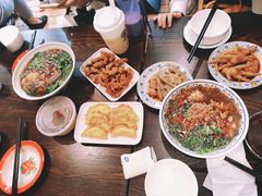 -爆炸头阿姨小四川正宗川味小吃(无任何分店)