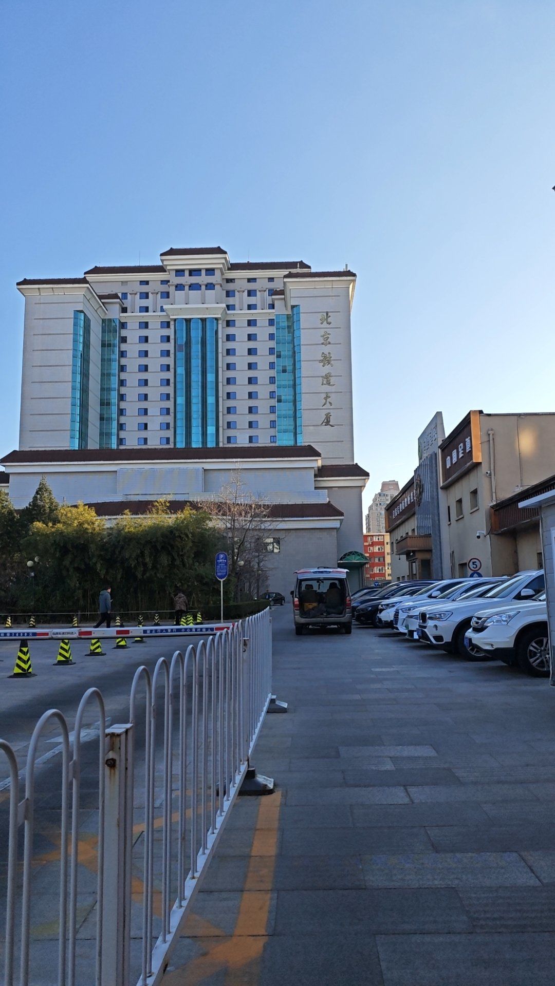 0元玩转这座城北京铁道大厦,位于北京市海淀区,是集客房,餐饮,会矣谮