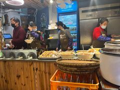 -爆炸头阿姨小四川正宗川味小吃(无任何分店)