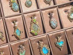 -新百广场(地铁站)