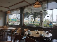 靠窗位-兔行天下-鸿鹤鲜锅兔(中海国际店)