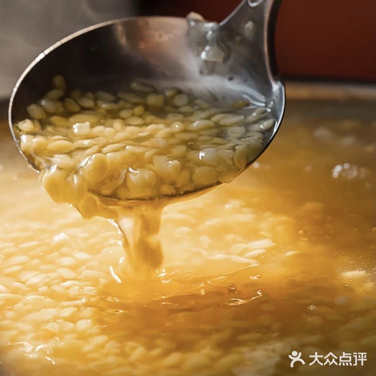  摆了8年的甜汤摊没了，开店了 