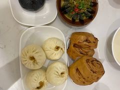 -李与白包子铺(桐梓林店)