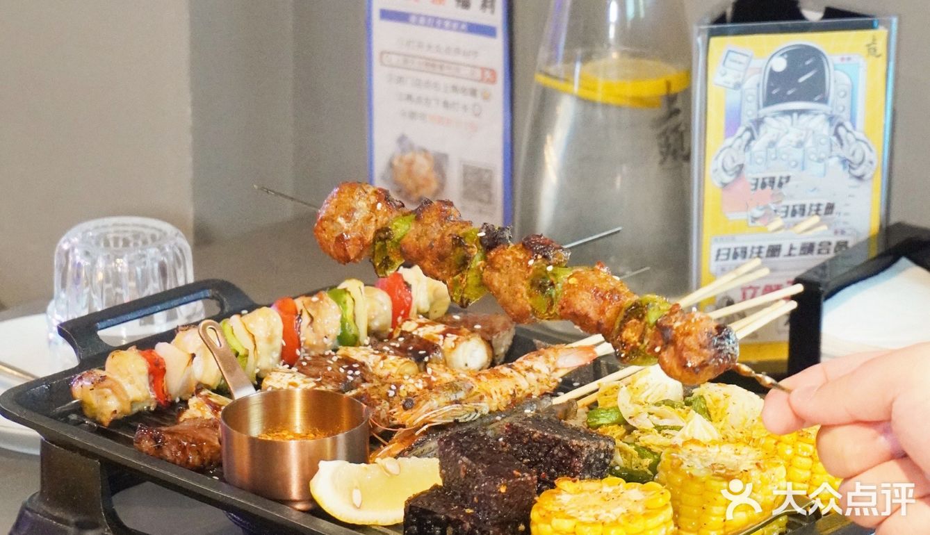 厦门探店｜有精酿又有榴莲披萨的天台餐吧