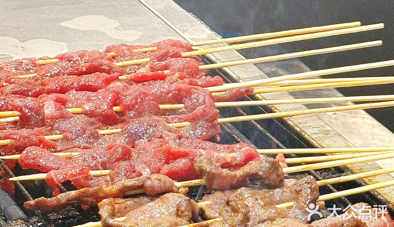 ✅现串现烤的牛肉串来啦……