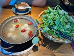 泉水肉丸子嫩豆苗-吃饭皇帝大(合生汇店)