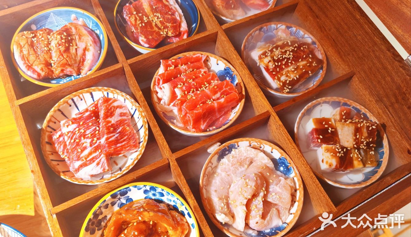 这家地下烤肉店还不错哟