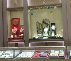 -六福珠寶(银泰百货大红门店)