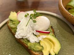 牛油果温泉蛋吐司-O'mills Sourdough Bakery&Bistro(永嘉路店)