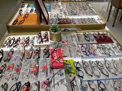 -美式眼镜·授权蔡司.依视路.尼康.豪雅.明月(人民广场店)