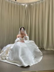 -艾米丽婚纱礼服