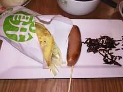 鸡蛋灌饼卷烤肠-甲乙饼·北京手工肉饼(西直门凯德茂店)