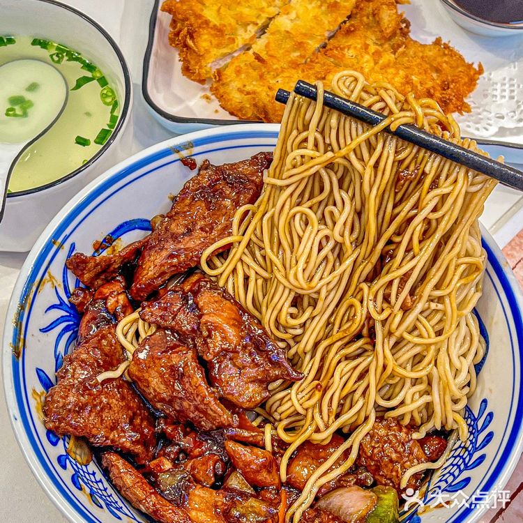 魔都ju好吃的猪三宝拌面