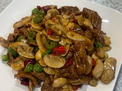 鲜蘑菇爆辣牛肉-汗腾格里·风味餐厅(新疆驻京办店)