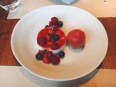 意式奶冻配当季水果-Mercato莫卡多露台餐厅与酒吧(K11店)