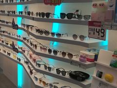 -广信眼镜·蔡司授权店(东汇城店)